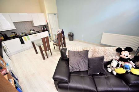 1 bedroom Flat in Aire Street, Leeds - Photo 5