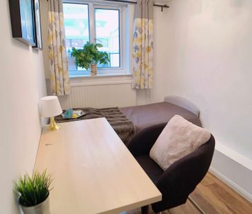 YOHO LCC Camberwell & Goldsmith Room 1 Room 2 Room 3 - Photo 3