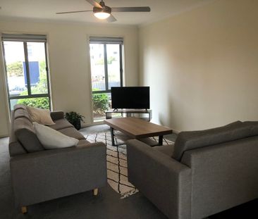 TWO BEDROOM TOWNHOUSE IN IDEAL LOCATION - Photo 3