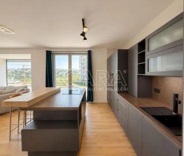 Designový byt 2+kk s prostornou terasou, balkonem, garážovým stáním... - Photo 3