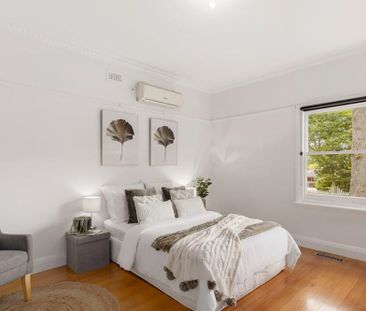 Charming Weatherboard Home - Photo 3