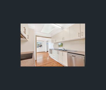 Huge Family home, Private Pool - Photo 6