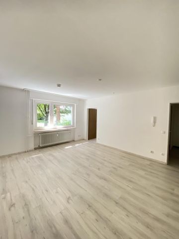 **Senioren mit WBS** 2-Zimmer-Wohnung in Solingen Mitte mit Balkon und Laminatboden - Photo 2