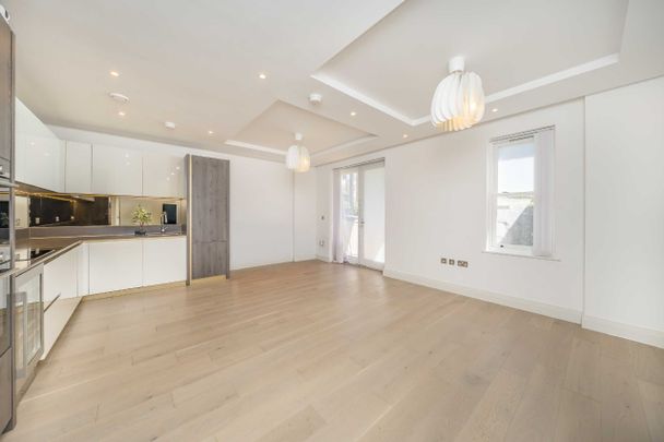 Atkinson Close, West Wimbledon, SW20, London - Photo 1