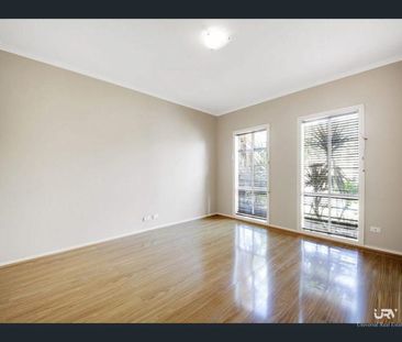 Spacious 4- Bedroom Home in Craigieburn - Photo 2