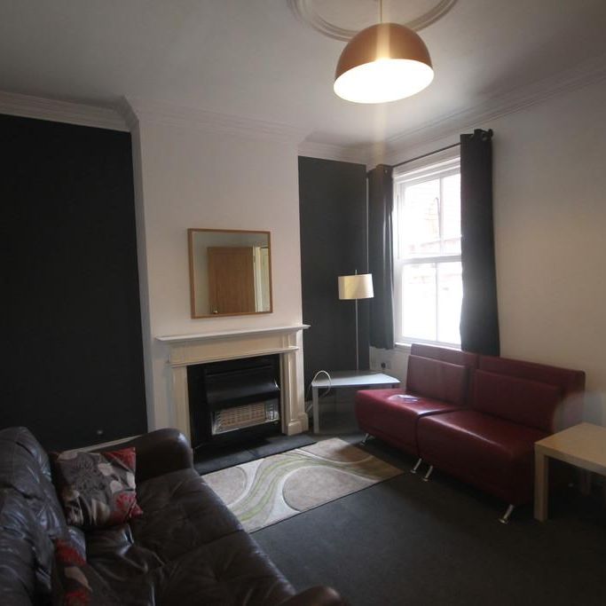 4 bedroom terraced house to rent - Photo 1