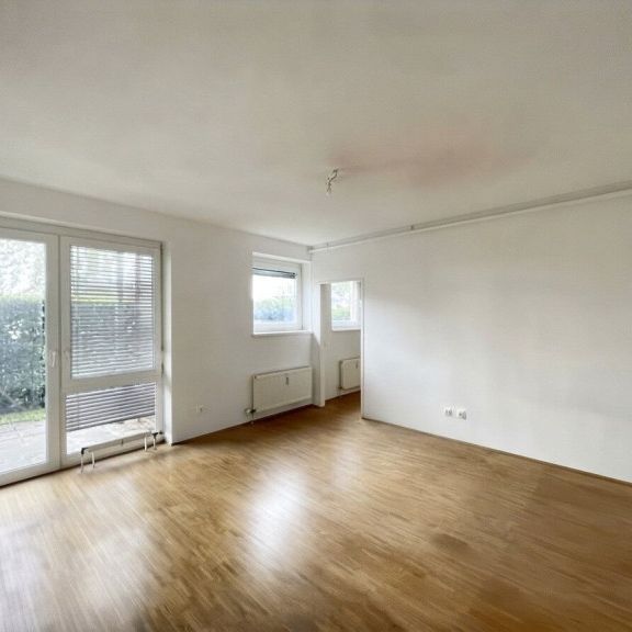 Renovierte, barierrefreie 3-Zimmerwohnung mit Terrasse und Parkplatz ab 01.12.2026 - Photo 1