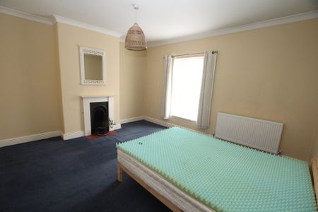 2 Bedroom HOUSE, Chester - Photo 3