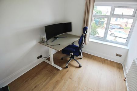 3 bedroom House To Let Total Size: 871 SQ FT - Photo 5