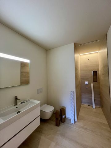 Luxuriöse 3.5-Zimmer-Terrassenwohnung mit bester See- & Bergsicht - Photo 2