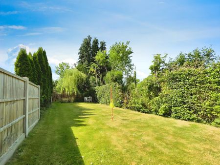 3 bedroom semi-detached house to rent - Photo 5