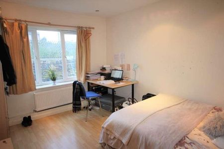 Delph Court, Woodhouse, Leeds, LS6 - Photo 4