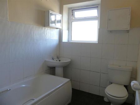 2 bedroom end of terrace house to rent - Photo 3
