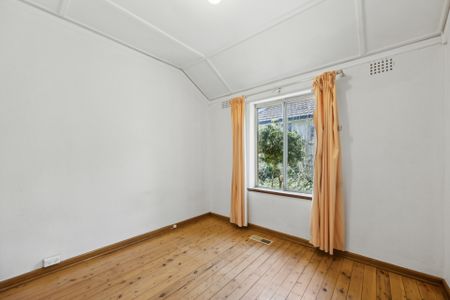 Charming 3 Bedroom Home - Photo 2