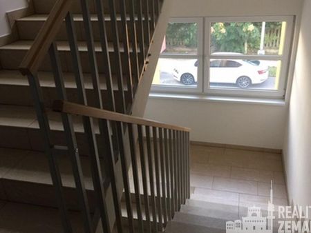 Pronájem bytu 1+kk 37 m2 - Fotografie 2