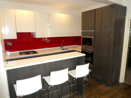 4 bedroom semi-detached house to rent - Photo 5