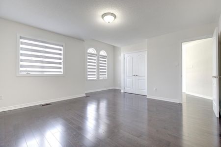 For Lease - 112 Golden Forest Road, Vaughan, Ontario - Photo 4
