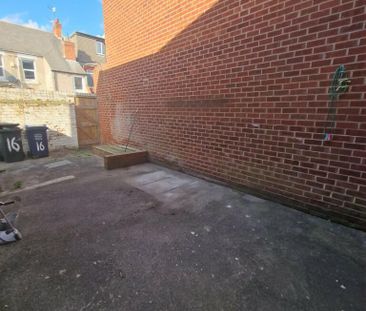 2 bedroom flat to rent - Photo 6