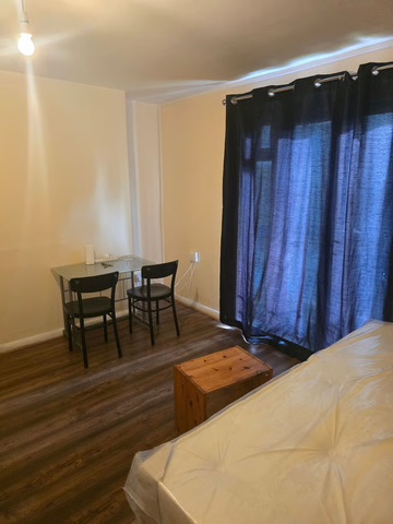 1 bedroom in a flat share to rent - Photo 3