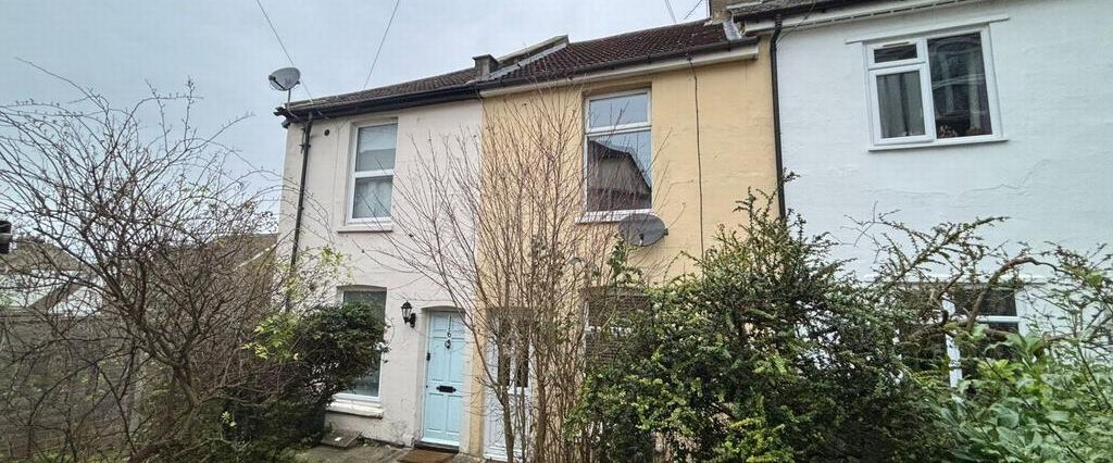 3 bedroom terraced house to rent - Photo 1