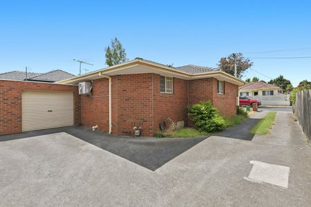 MODERN & SPACIOUS TWO-BEDROOM UNIT IN PRIME OAKLEIGH EAST LOCATION - Photo 5