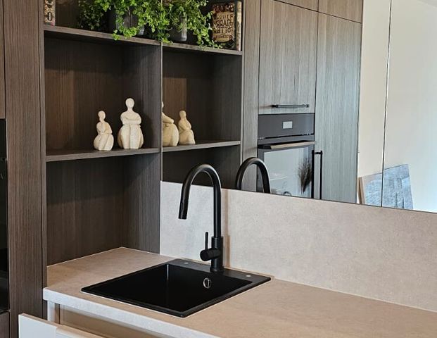 Marina Garden Dresden: Stilvolle 2-Zimmer-Wohnung direkt an der Elbe - Photo 1