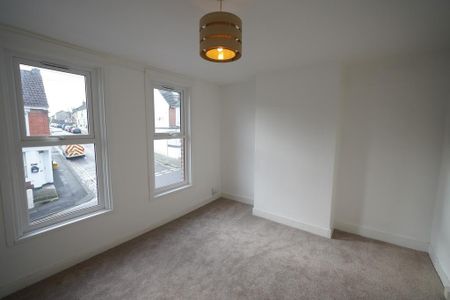 3 bedroom terraced house to rent - Photo 3