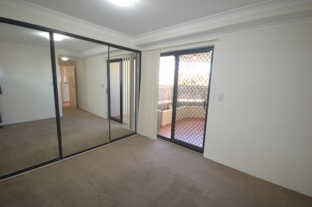 Spacious Open-Plan Unit for Rent - Prime Location in Leichhardt - Photo 3