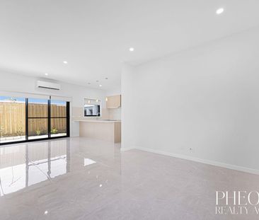 BRAND NEW 2 BEDROOM, TWO BATHROOM TOWNHOUSE - Photo 2