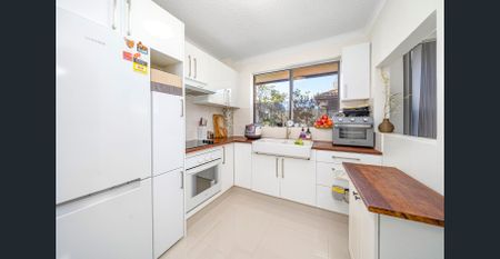 Updated Double Brick 2 Bedroom Unit in Prime Location - Photo 5