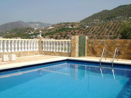 Country property set in the heart of the Frigiliana for winter rental - Photo 2