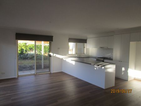 FRESH & FANTASTIC LIVING IN PATTERSON LAKES - Photo 3