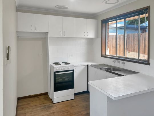 2 Bedroom Unit Walking Distance to Pakington Street - Photo 1