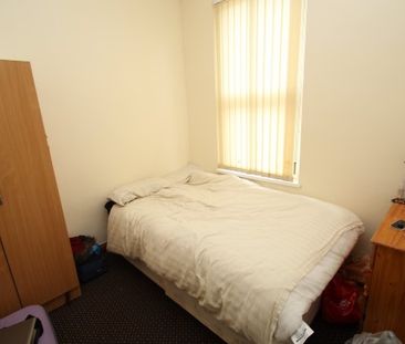 3 Bed - Elizabeth Street, Hyde Park, Leeds - Photo 6