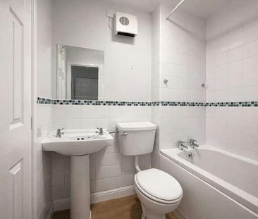 Cygnus Gardens, Dibden, Southampton, SO45 - Photo 4