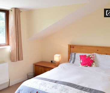 Ensuite room in 3-bedroom apartment in Ballinteer, Dublin - Photo 6