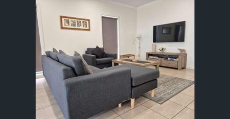 Fully Furnished Executive 3BR Townhouse in the Heart of Mildura - Photo 2