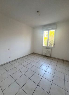 ROGNONAS - Maison de plain pied avec 3 chambres et garage., - Photo 1