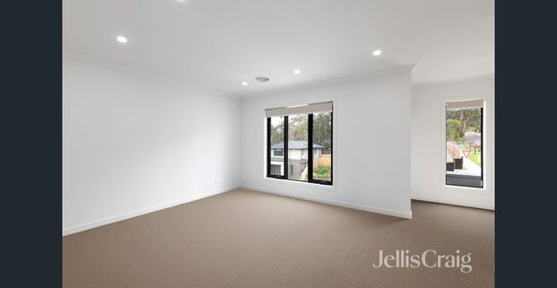 Modern Family Living in a Peaceful St Helena Pocket - Photo 1