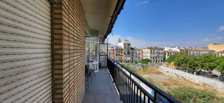 Alquiler de piso en Calle Victoria - Photo 2