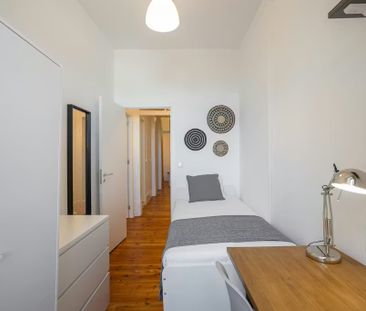 Calçada do Marquês de Abrantes, Lisbon, Lisbon 1200-163 - Photo 5