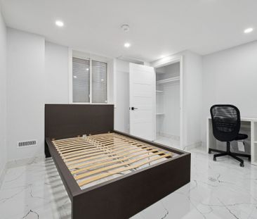 For Lease - 2 Colonial Crescent, London North, Ontario - Photo 1