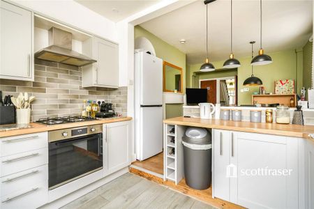 1 bedroom in a house share to rent - Photo 3