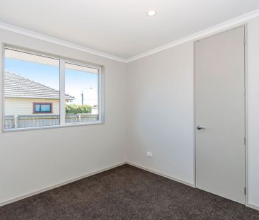 Lovely Home For Rent In Burwood! - Photo 2