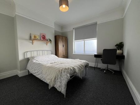 6 bedroom terraced house to rent - Photo 4