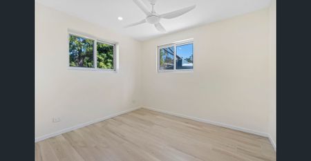 Fully Renovated Dual-Living Potential - Photo 4