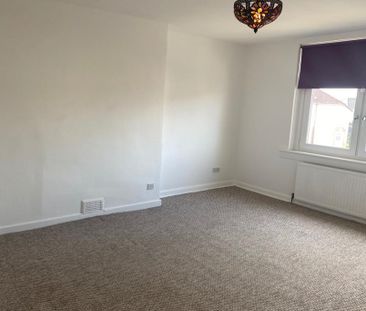 4 bedroom flat to rent - Photo 2