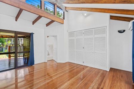 Costal retreat, steps to Kewarra Beach - Photo 4