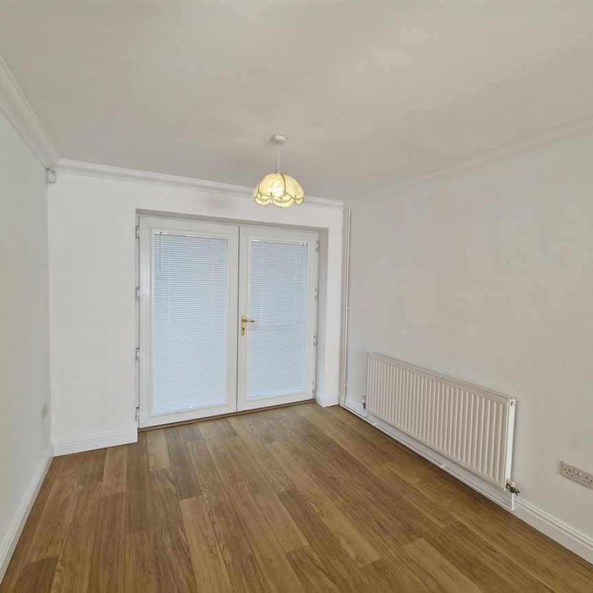 Sweet Briar Lane, West Cross, SA3 5JJ, Swansea - Photo 1