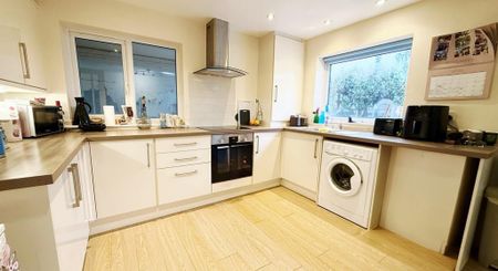 4 bedroom detached house to rent - Photo 3